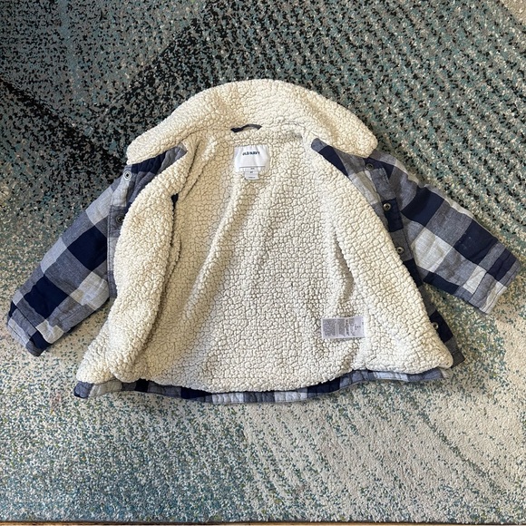 Old Navy toddler sherpa jacket - Picture 3 of 4
